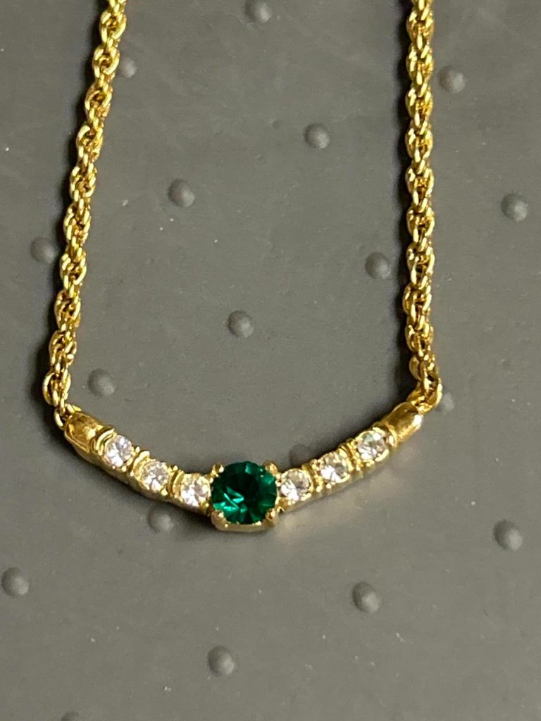 Green And White Rhinestone Necklace Gold Tone